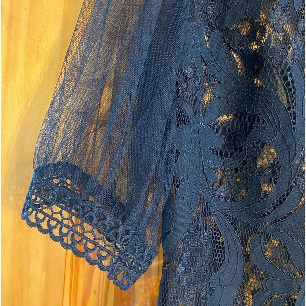 Black lace shirt with see through sleeves and full back zipper - Picture 3 of 3